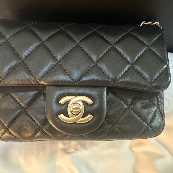 Authentic mini square pearl crush flap bag - Picture 4 of 10